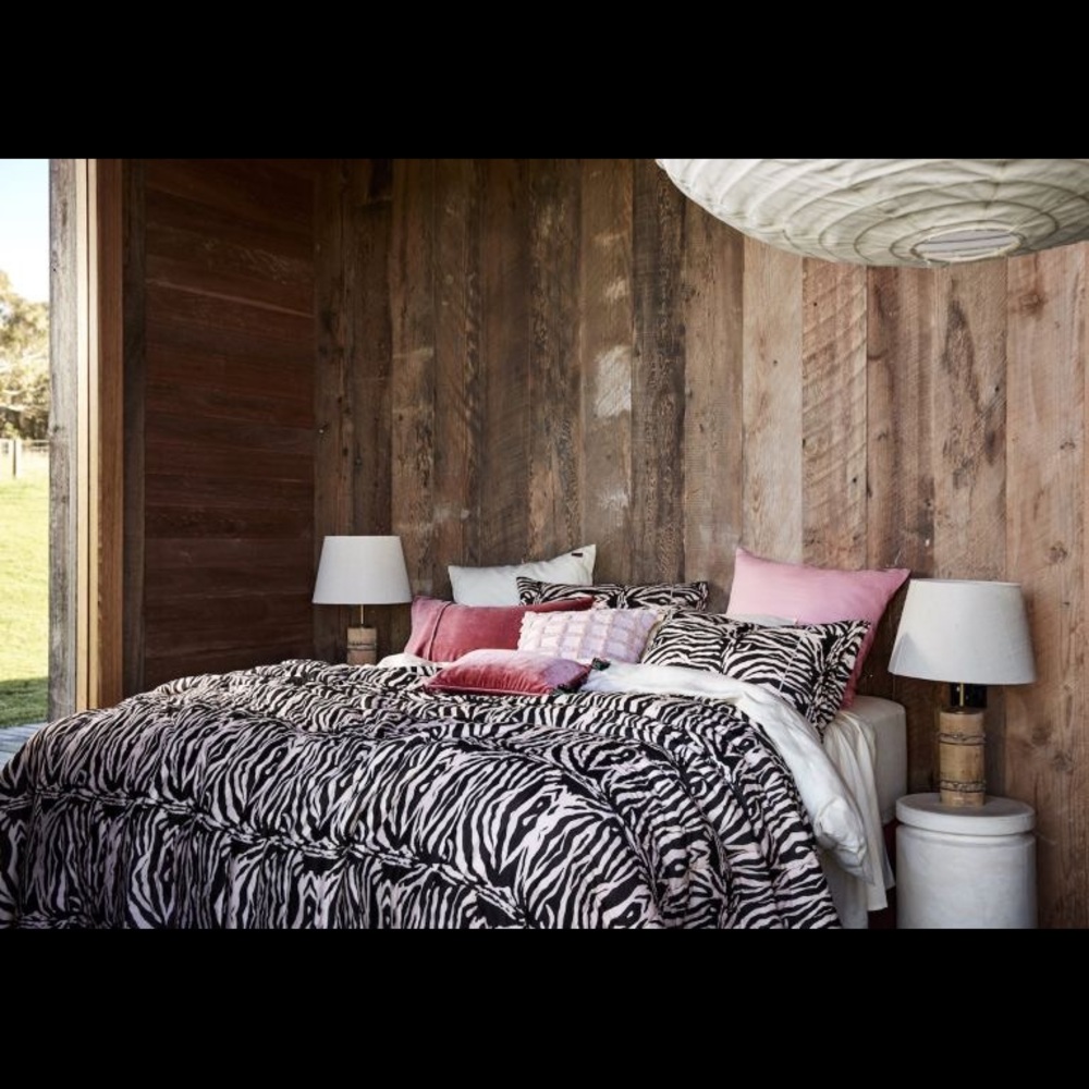 NIB/NWT Kip & Co pale pink ZEBRA COMFORTER/BED SPREAD